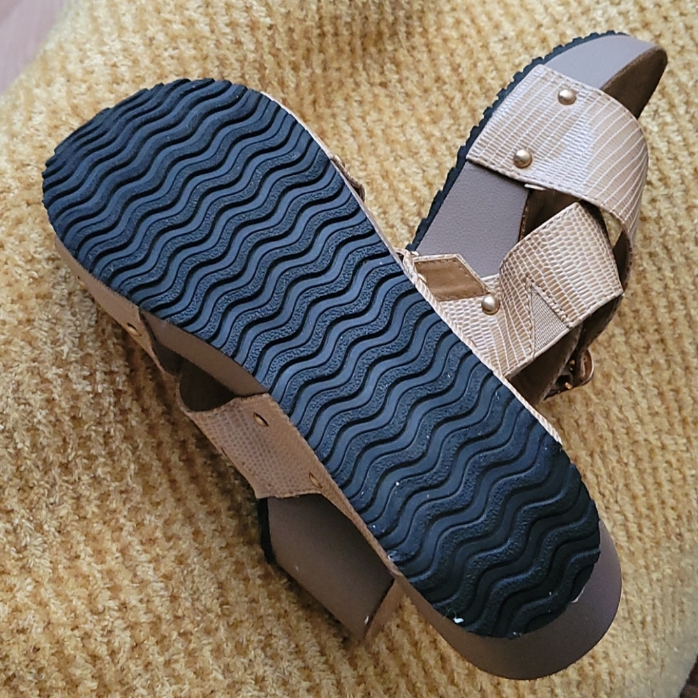 Sandals - Picture 3 of 3
